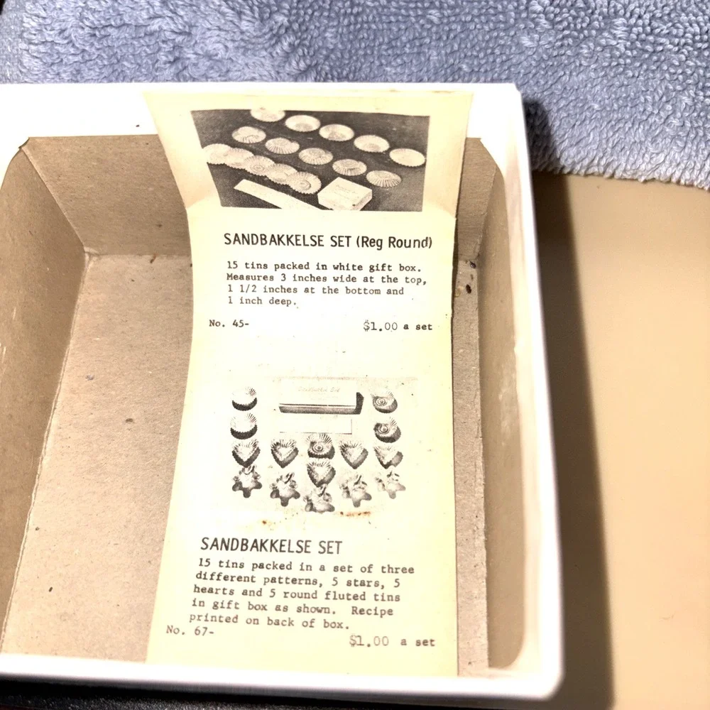 Sandbaskkelse Tiny Tart Set 15 Piece Set  New vtg